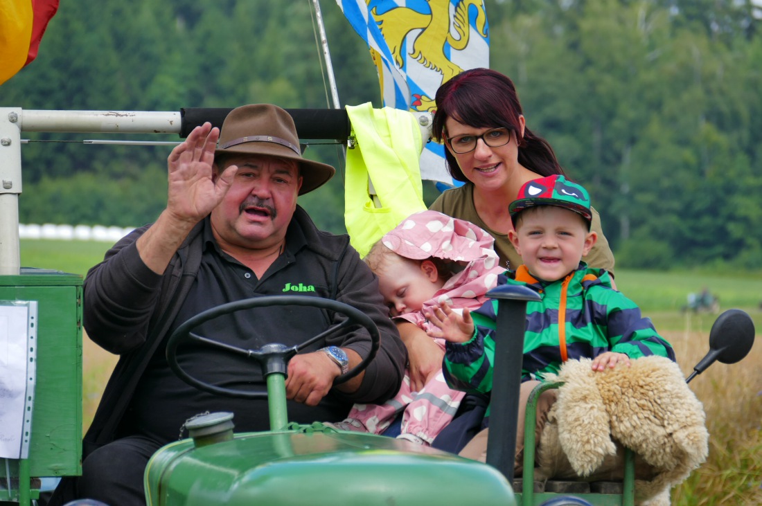 Foto: Martin Zehrer - Traktortreffen 2016 in Oberwappenöst<br />
Trotz Regen am Vormittag kamen an diesem Sonntag ca. 120 Oldtimer-Bulldogs und unzählige Besucher. Zum Mittag hin klarte das Wetter  