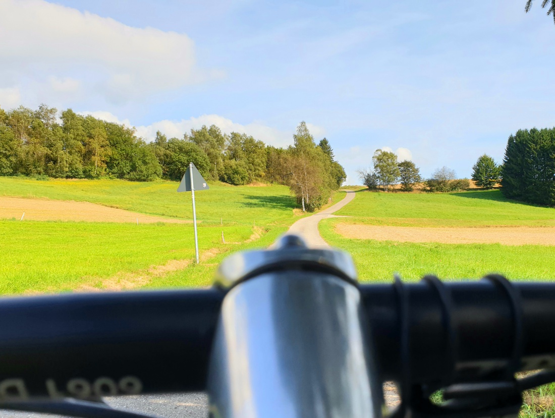 Foto: Martin Zehrer - Training: Wenns neue E-Bike spinnt und Du Dein altes Rad ohne Motor aus dem Keller zerrst...<br />
<br />
Nur noch ein paar ziemlich strenge Höhenmeter ;-)<br />
<br />
Unterwegs im Paradies 