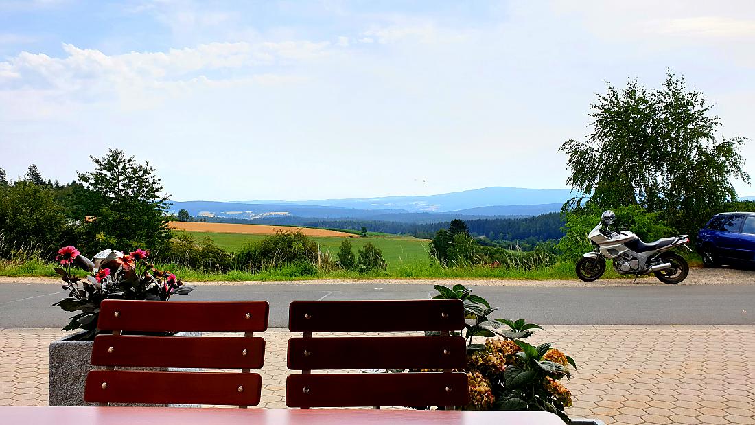 Foto: Martin Zehrer - Wenn ein Gasthaus zur schönen Aussicht heißt und die Aussicht dann auch noch genial ist ;-) 