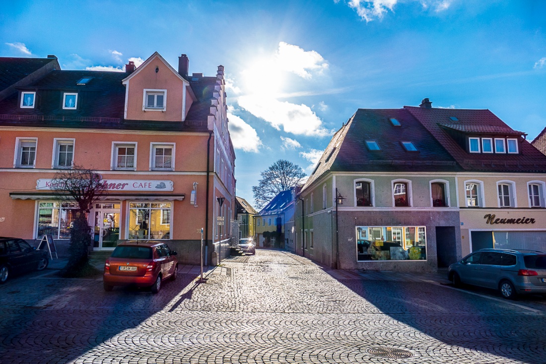 Foto: Martin Zehrer - Die Sonne strahlt in die Gassen. Endlich wieder richtiger Sonnenschein am 30. Januar 2018. Viele Tage zuvor war nur trübes Wetter angesagt. 