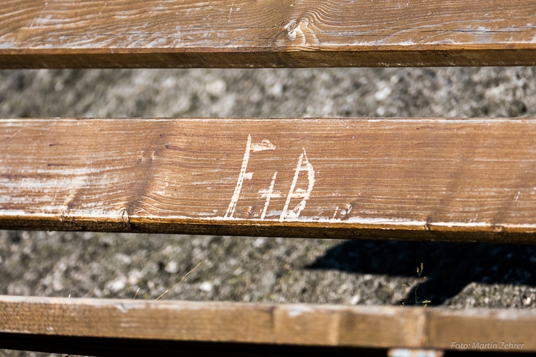 Foto: Martin Zehrer - F+D oder F+B??? Initialen der Liebe an einer Bank am Fichtelsee ;-) 