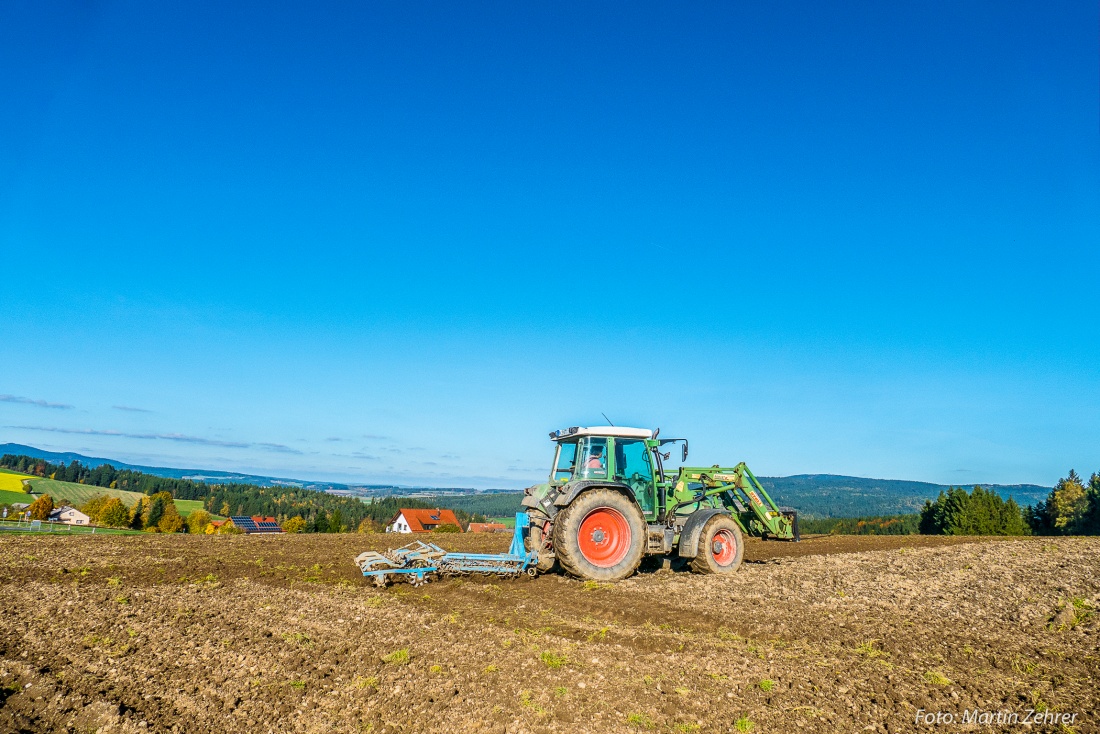 Foto: Martin Zehrer - Feldarbeit in der Herbstzeit... Gesehen in Godas... im heimlichen Zentrum der Welt! ;-) 