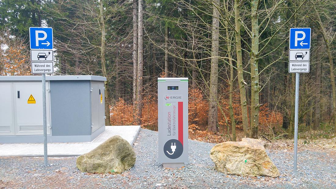 Foto: Martin Zehrer - E-Tankstelle für Elektrofahrzeuge am Wildgehege in Mehlmeisel... 