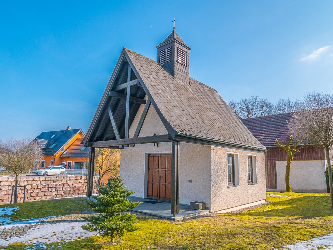 Foto: Martin Zehrer - Diese Kapelle steht Mitten im Ort Lenau bei Kulmain. 