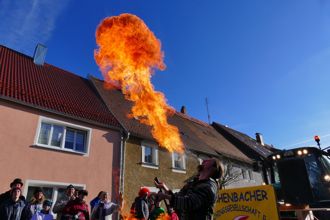 Foto: Martin Zehrer - Feuershow! aus Eschenbach ;-)<br />
<br />
44. Faschingszug durch Waldeck am 7. Februar 2016!<br />
<br />
Tanzen, lachen und Gaudi machen ;-)<br />
<br />
Viele Gaudiwagen und unzählige Besucher traf 