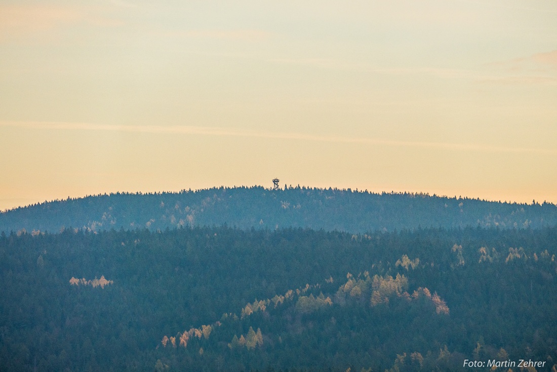 Foto: Martin Zehrer - Herbst 2017... Der Oberpfalzturm im Steinwald, vom Armesberg aus gesehen. 