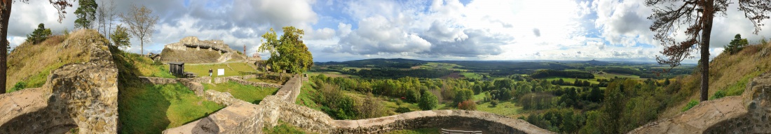 Foto: Martin Zehrer - Wunderschönes Panorama auf dem waldecker Schlossberg...<br />
<br />
6. Oktober 2021 