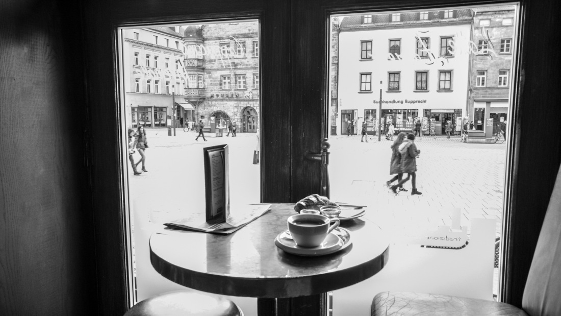 Foto: Martin Zehrer - Mitten in Bayreuth: Von innen nach Draußen gucken... 