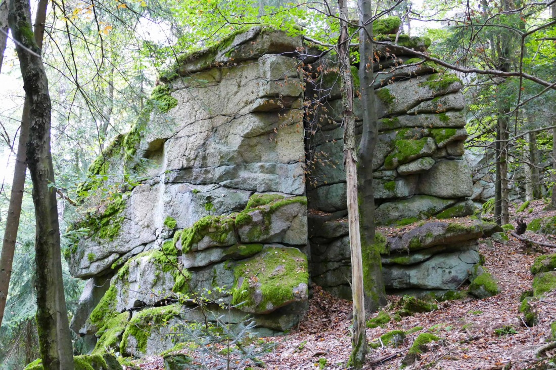 Foto: Martin Zehrer - Wandern im Steinwald<br />
<br />
Felsformation an der Zipfeltanne 