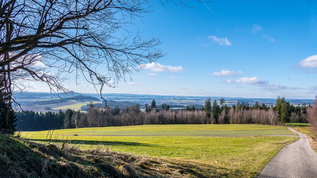 Foto: Martin Zehrer - Ganz hinten im Bild: Der Rauhe Kulm... dazwischen das kemnather Land... oben drüber, wunderbarer blauer Himmel! :-) 