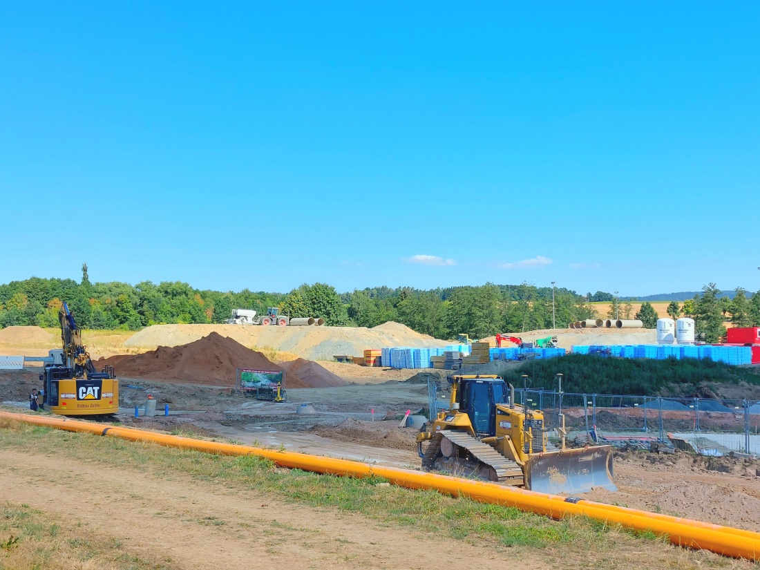 Foto: Martin Zehrer - Kemnath baut:<br />
Realschul-Baustelle an der Straße zwischen Kemnath und Berndorf in der Nähe zum Friedhof.<br />
<br />
8. August 2022 