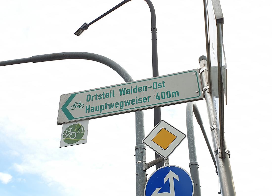 Foto: Martin Zehrer - In Weiden gibts einen Wegweiser zum Wegweiser :-)<br />
<br />
 