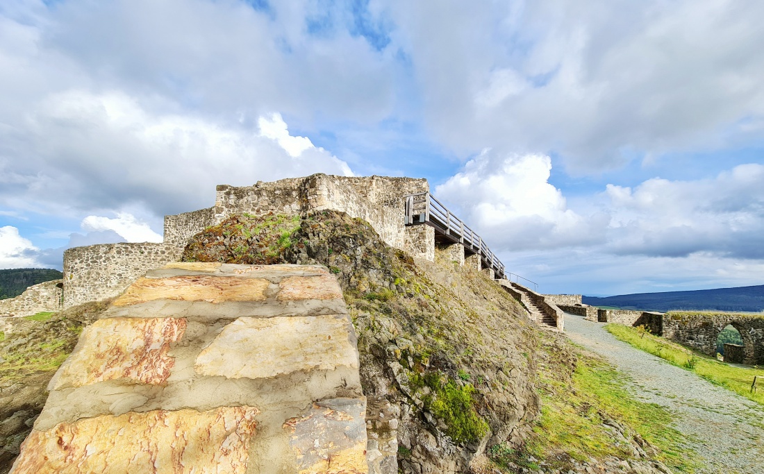 Foto: Jennifer Müller - Mal aus einem etwas anderen Blickwinkel... Der Schlossberg bei Waldeck 