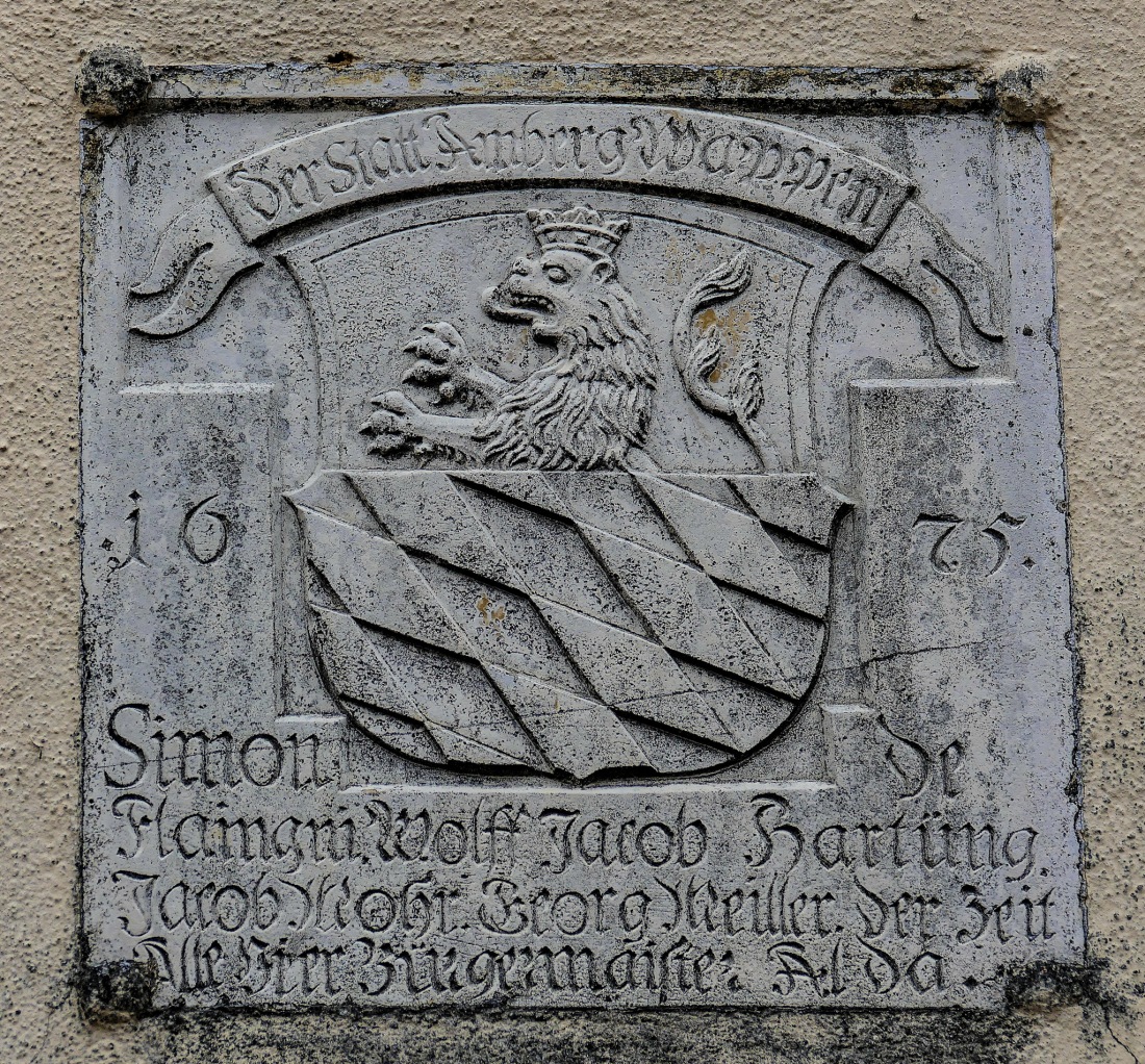 Foto: Martin Zehrer - Die Bergwirtschaft am Maria-Hilf-Berg... 1675 mit Wappen der Staft Amberg 