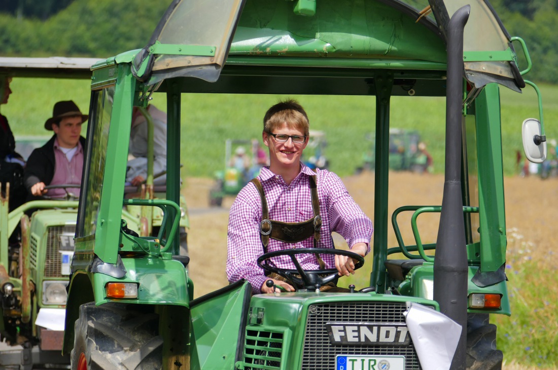 Foto: Martin Zehrer - Traktortreffen 2016 in Oberwappenöst<br />
Trotz Regen am Vormittag kamen an diesem Sonntag ca. 120 Oldtimer-Bulldogs und unzählige Besucher. Zum Mittag hin klarte das Wetter  