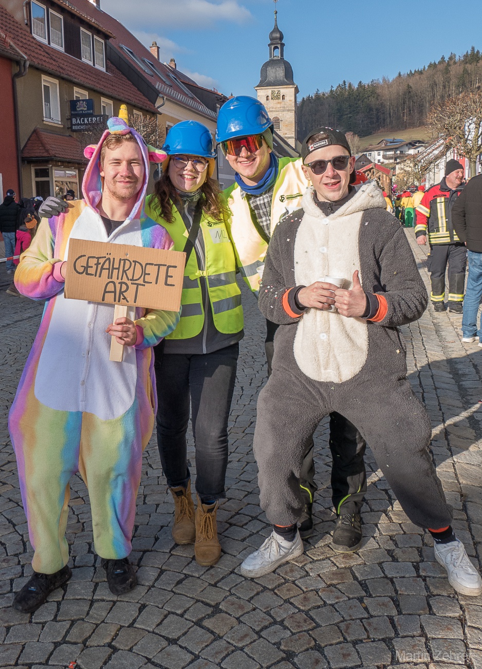 Faschingszug durch Waldeck 2026 - WCV Helau!!!

Am 15. Februar 2026 war es wieder soweit. Tausende Besucher jubelten den Narren zu, das Wetter wurde wie bestellt, wunderschön. Die Sonne strahlte und alle Menschen waren voller Faschings-Laune. WCV Helau!!!!
