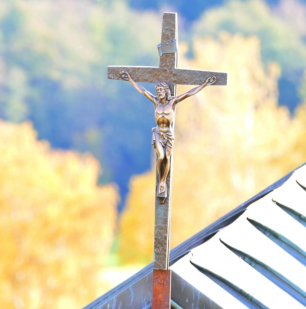 Foto: Martin Zehrer - Das Kreuz an der Kapelle,  oben bei Godas... 