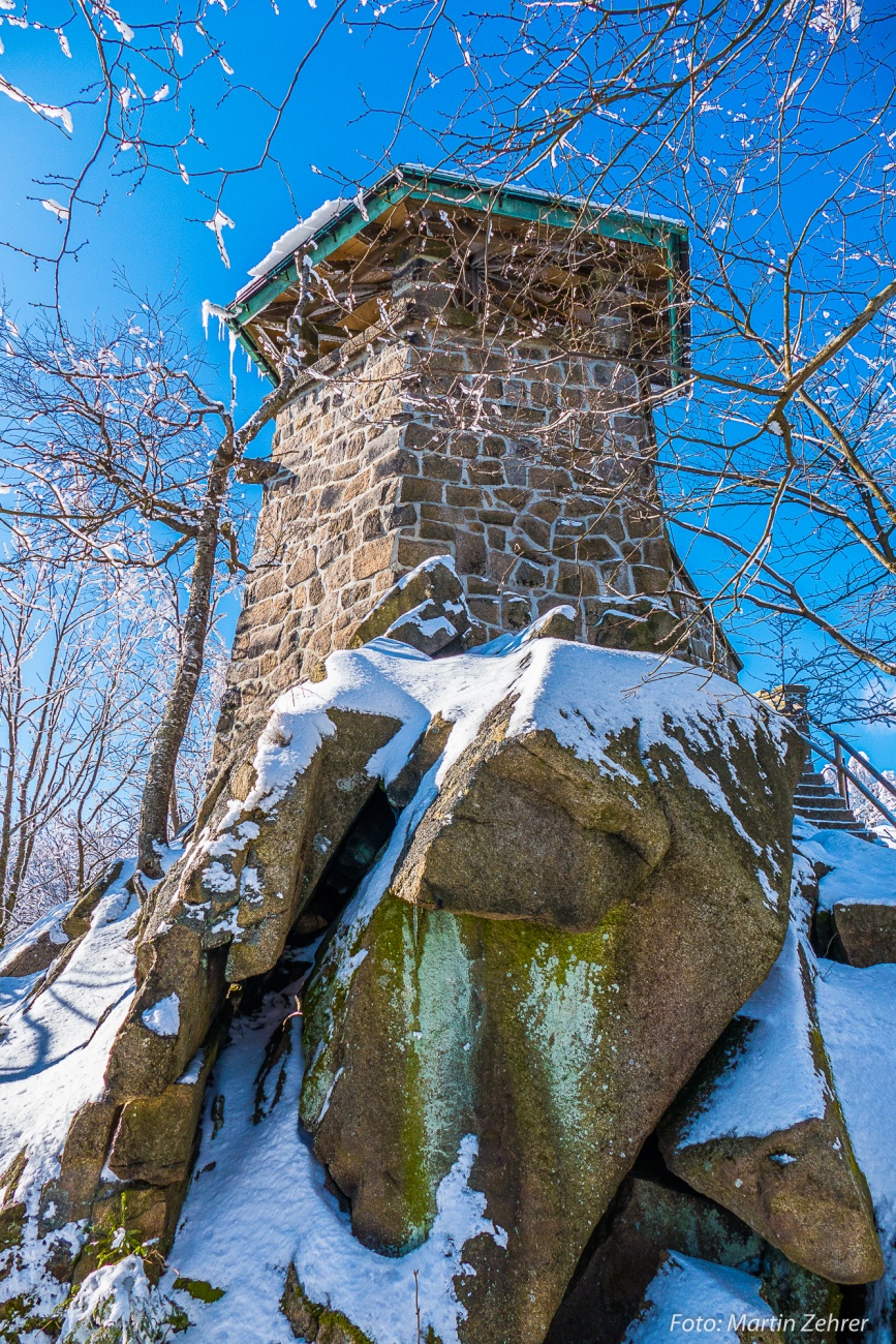 Foto: Martin Zehrer - Der massive Aussichtsturm der Kösseine. Wer hier oben raufgewandert ist, bekommt als Belohnung eine unglaubliche Aussicht übers Fichtelgebirge geschenkt! :-) 