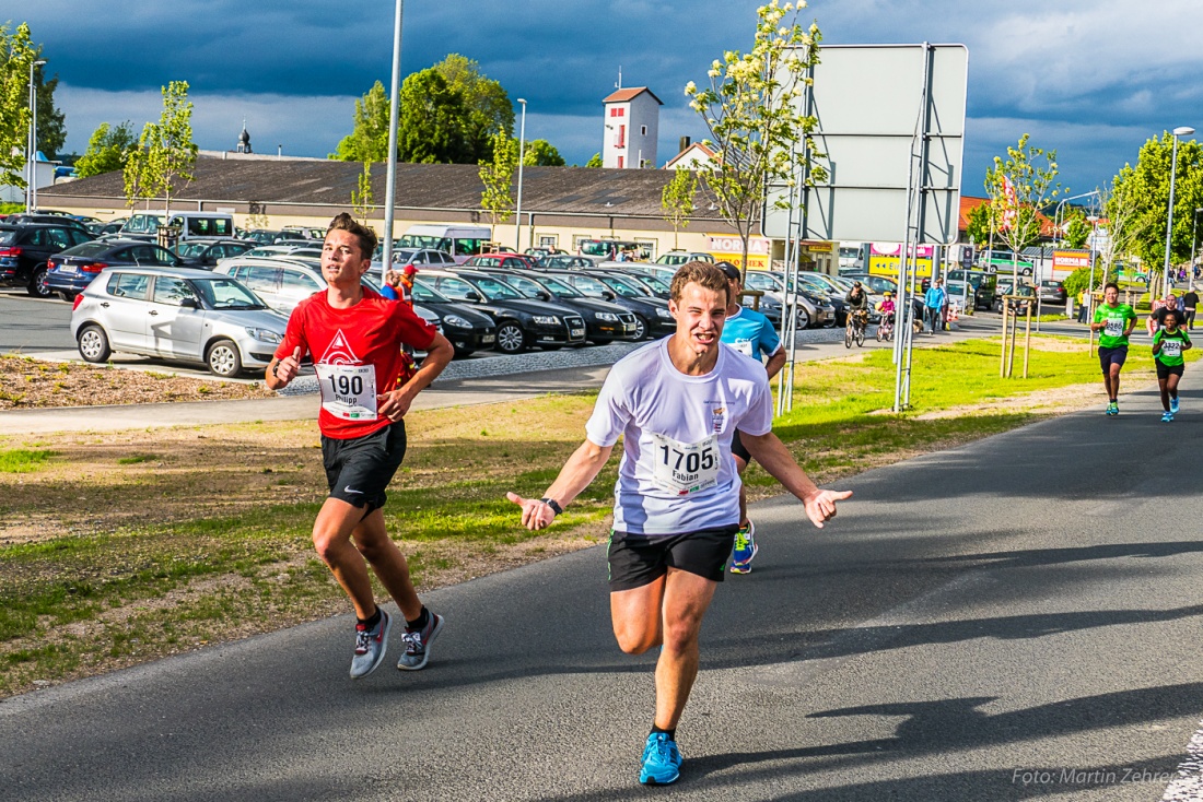 Foto: Martin Zehrer - Nofi-Lauf 2017: Start am Stadtplatz und Ziel beim Siemens... 5,9 Kilometer durch Kemnath und rund herum. Mehr als 8000 Teilnehmer fanden sich in Kemnath zusammen um die S 