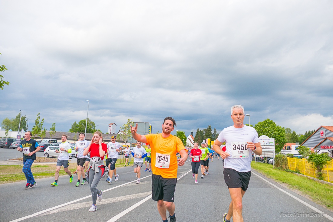 Foto: Martin Zehrer - Nofi-Lauf 2017: Start am Stadtplatz und Ziel beim Siemens... 5,9 Kilometer durch Kemnath und rund herum. Mehr als 8000 Teilnehmer fanden sich in Kemnath zusammen um die S 