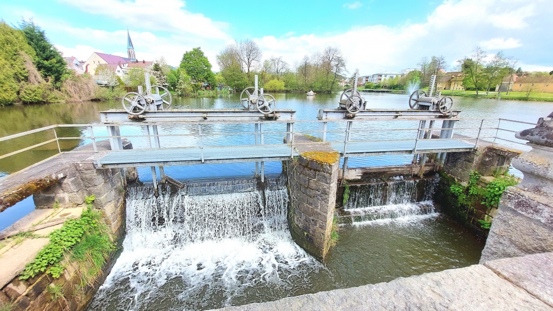 Foto: Martin Zehrer - Das Wehr am kemnather Stadtweiher... 