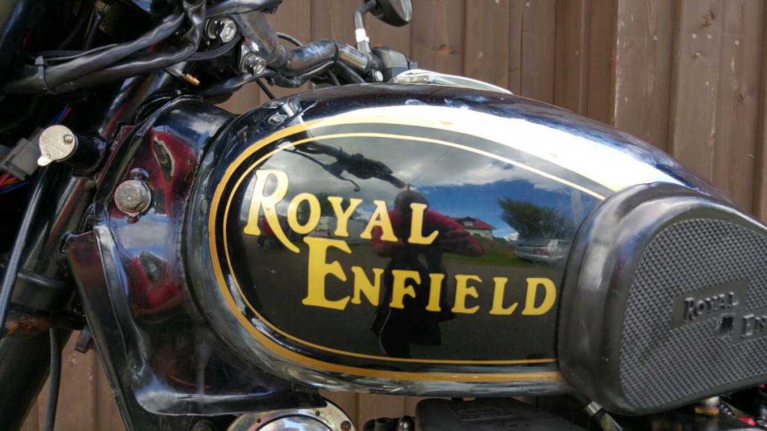 Foto: Martin Zehrer - 500ccm3 und ca.10PS - Eine Royal Enfield Diesel, gesehen auf dem hermannsreuther Backofenfest 