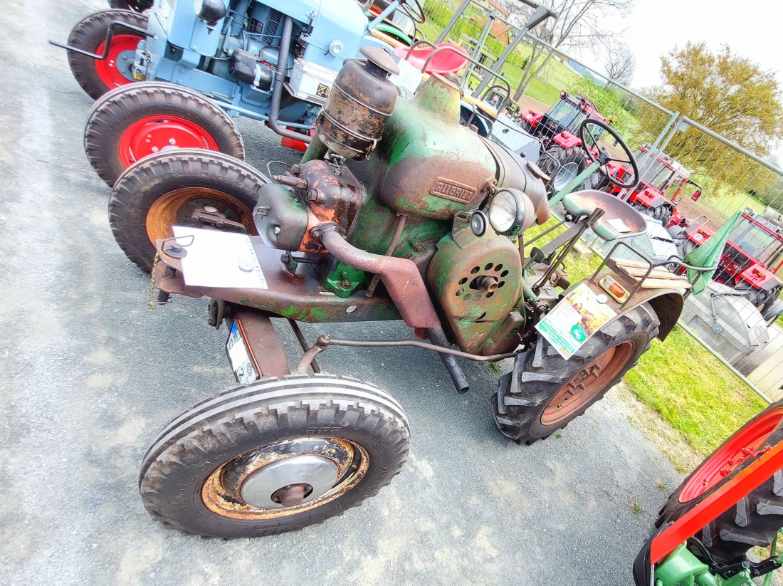 Foto: Martin Zehrer - Bulldogtreffen in Kirchenpingarten am 7. Mai 2023.<br />
Über 300 Bulldog waren da, die Zuschauer genossen dieses best organisierte Fest.<br />
Es gab unglaublich viele historische 