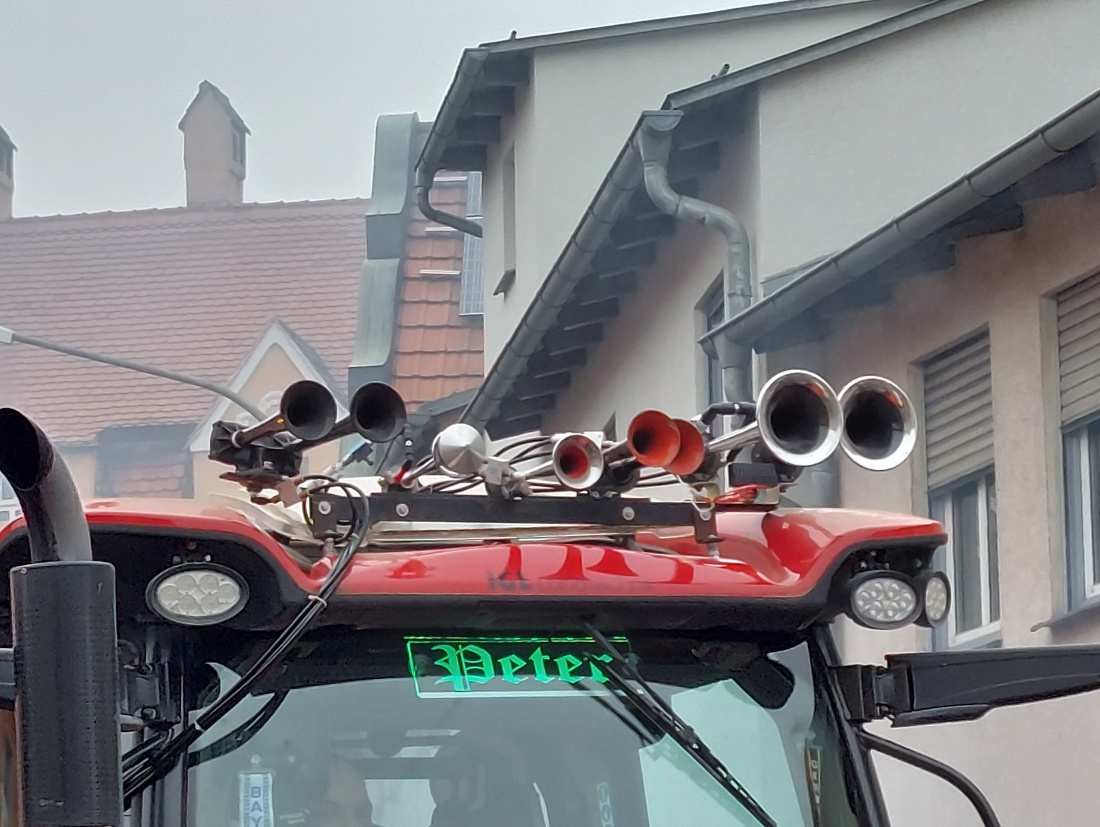 Foto: Martin Zehrer - Gigantischer Faschingszug durch Pressath, Helau - Was für eine stimmungsvolle Gaudi!!! 