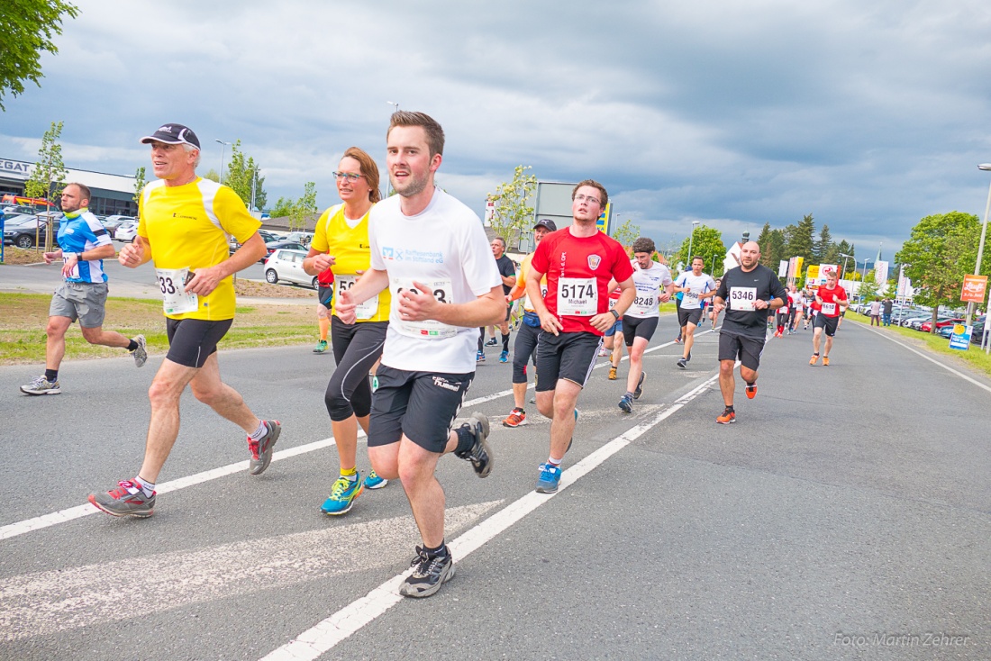 Foto: Martin Zehrer - Nofi-Lauf 2017: Start am Stadtplatz und Ziel beim Siemens... 5,9 Kilometer durch Kemnath und rund herum. Mehr als 8000 Teilnehmer fanden sich in Kemnath zusammen um die S 
