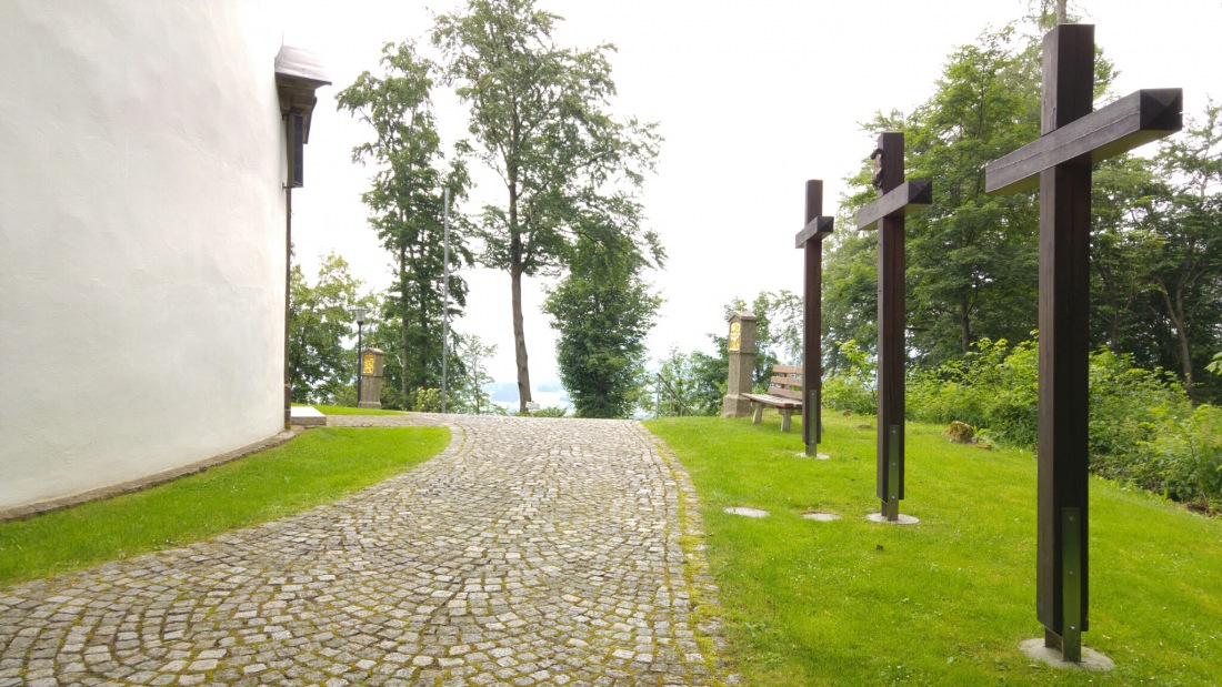 Foto: Martin Zehrer - Oben, auf dem Armesberg, gleich nach dem Treppenaufstieg mit Blick in Richtung Kulmain ausgerichtet... Spaziergang im Nieselregen ;-) 