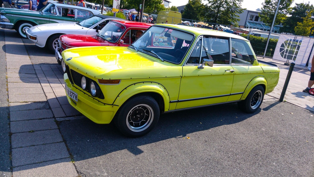 Foto: Martin Zehrer - Ein BMW-Oldi, gesehen beim Oldtimertreffen in Kemnath... Wie sich die Zeiten und somit auch die Karossen im Laufe der Zeit  ändern...  