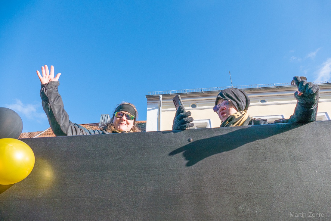 Faschingszug durch Waldeck 2026 - WCV Helau!!!

Am 15. Februar 2026 war es wieder soweit. Tausende Besucher jubelten den Narren zu, das Wetter wurde wie bestellt, wunderschön. Die Sonne strahlte und alle Menschen waren voller Faschings-Laune. WCV Helau!!!!
