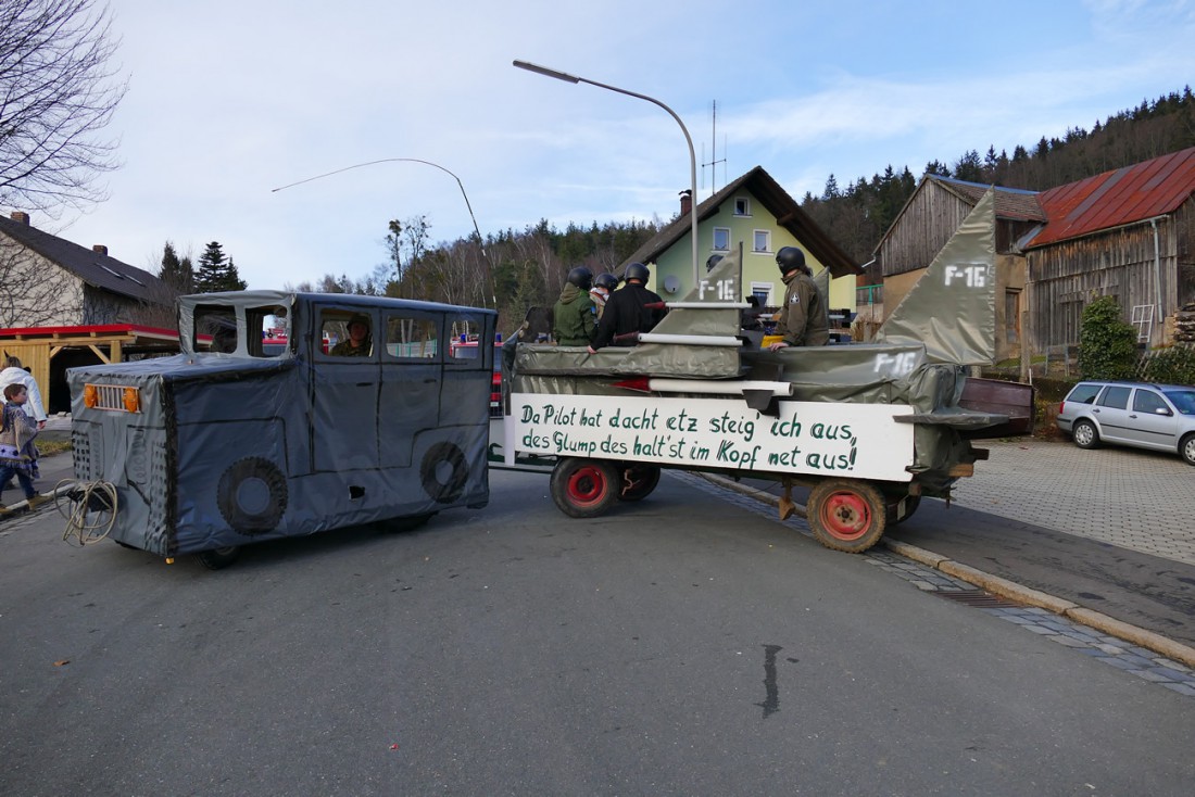 Foto: Martin Zehrer - 44. Faschingszug durch Waldeck am 7. Februar 2016!<br />
<br />
Tanzen, lachen und Gaudi machen ;-)<br />
<br />
Viele Gaudiwagen und unzählige Besucher trafen in Waldeck aufeinander.<br />
Die M 