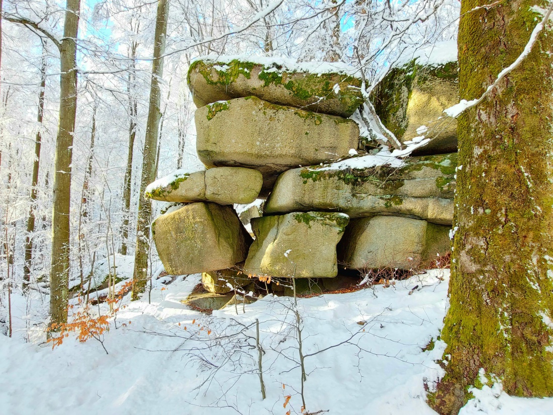 Foto: Martin Zehrer - Wunderschöne Winterzeit am 13. Dezember 2022, am Waldstein.<br />
<br />
Es war ein extrem sonniger, klarer Tag am Waldstein im Fichtelgebirge.<br />
Die Temperatur ging von Früh -16 Gr 