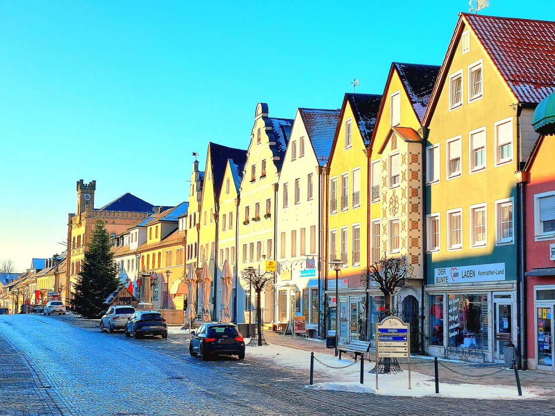 Foto: Martin Zehrer - Wunderschöne Wintersonne, historischer Stadtplatz von Kemnath.  