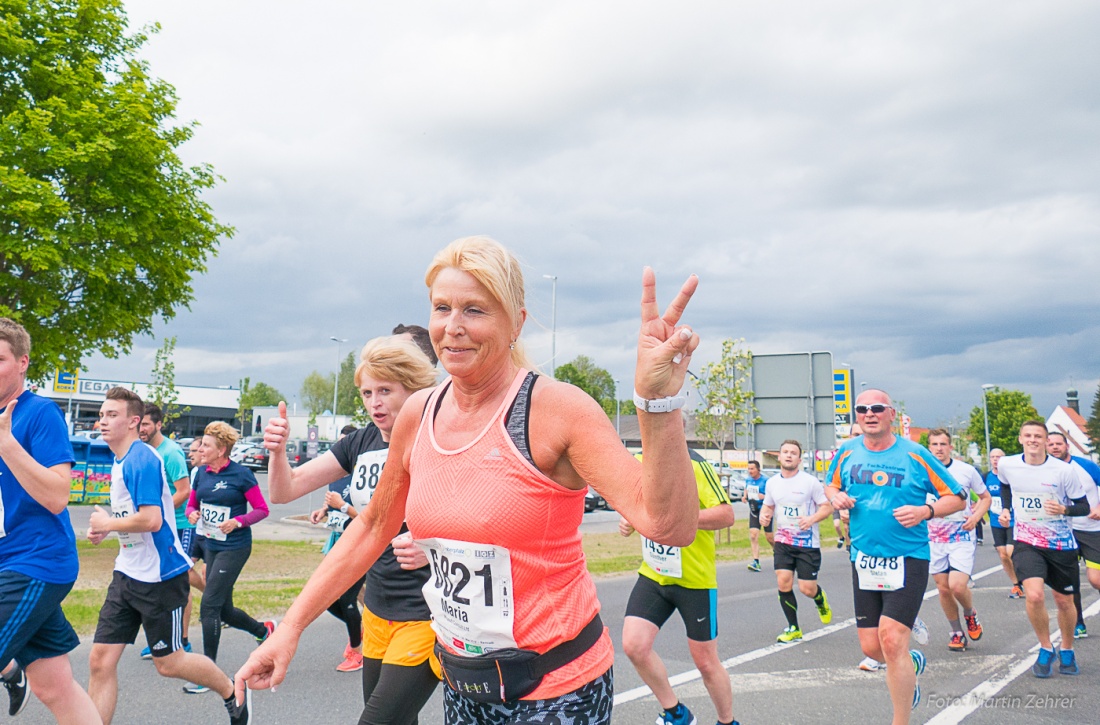 Foto: Martin Zehrer - Nofi-Lauf 2017: Start am Stadtplatz und Ziel beim Siemens... 5,9 Kilometer durch Kemnath und rund herum. Mehr als 8000 Teilnehmer fanden sich in Kemnath zusammen um die S 