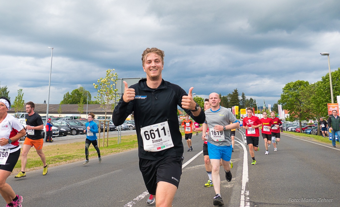 Foto: Martin Zehrer - Nofi-Lauf 2017: Start am Stadtplatz und Ziel beim Siemens... 5,9 Kilometer durch Kemnath und rund herum. Mehr als 8000 Teilnehmer fanden sich in Kemnath zusammen um die S 