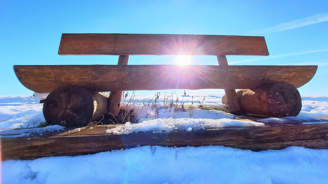 Winter-Wanderung um Kemnath.
Herrlicher Sonnenschein, schneebedeckte Wiesen/Äcker und die ersten Vögel hört man singen.

Bei ca. +3 Grad Temperatur ein sehr angenehmes Wetter zum Genießen.