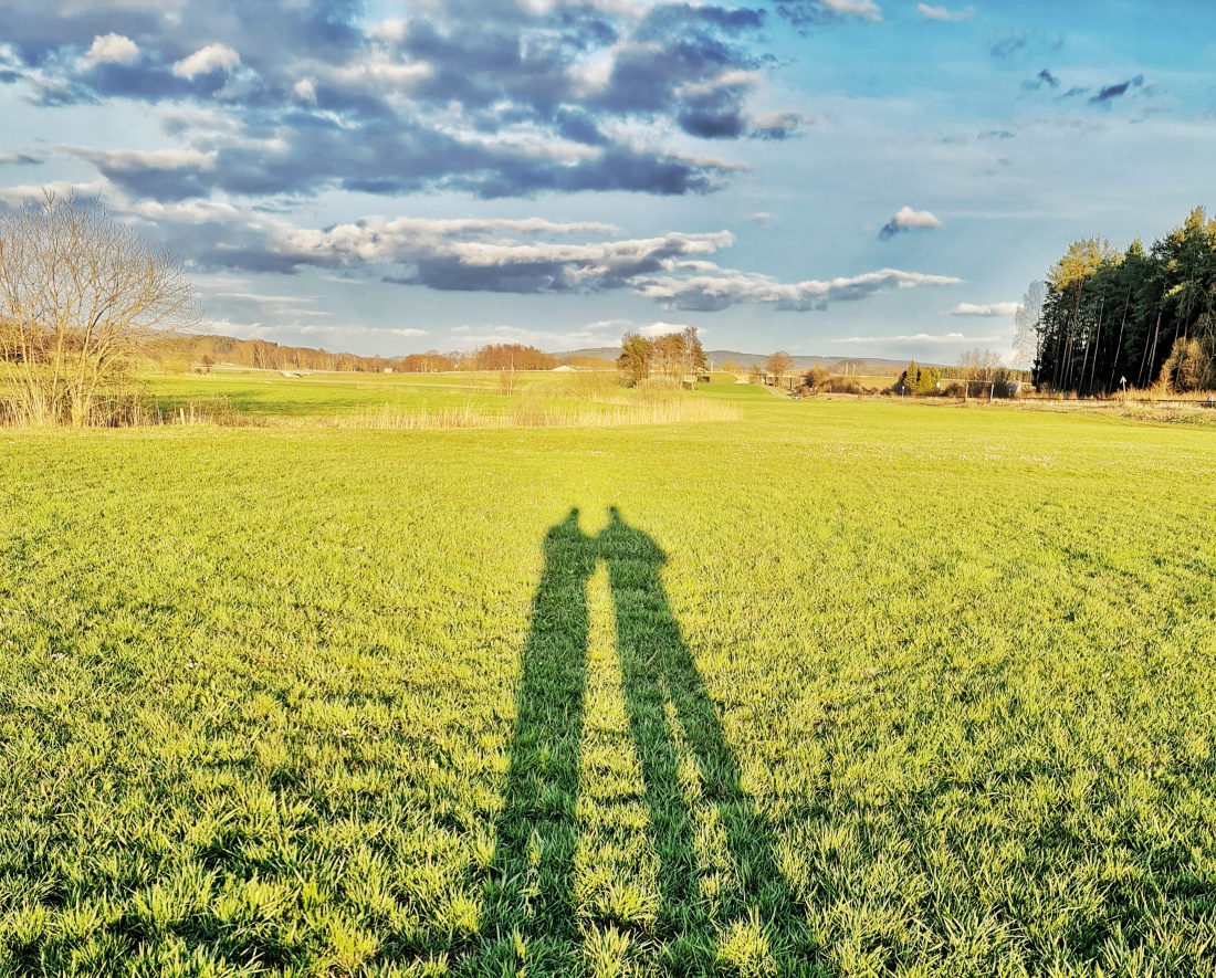 Foto: Jennifer Müller - Frühlingsabend-Spaziergang mit meinem Liebsten. Tolles Wetter, herrliche Landschaft, grandiose Licht-Stimmung und das große Glück an meiner Seite... PERFEKT!!! 