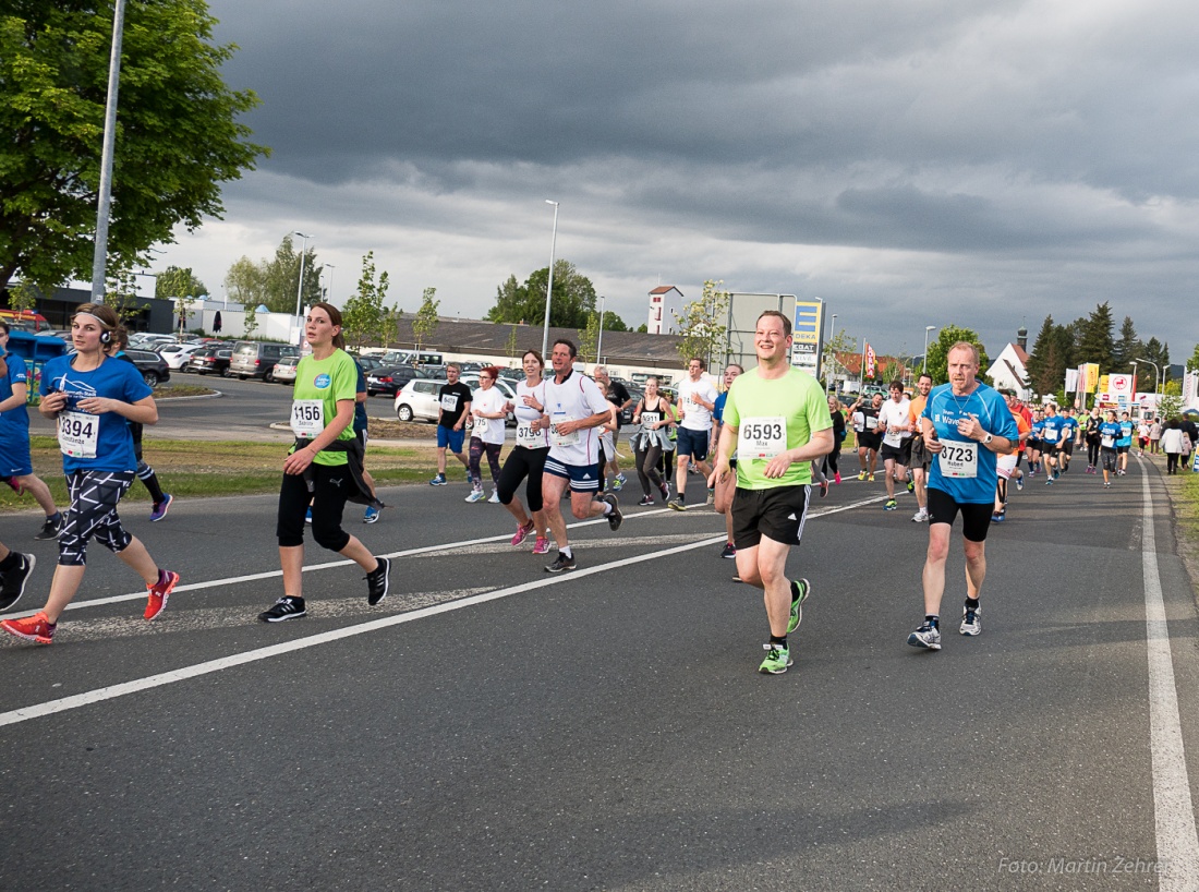 Foto: Martin Zehrer - Nofi-Lauf 2017: Start am Stadtplatz und Ziel beim Siemens... 5,9 Kilometer durch Kemnath und rund herum. Mehr als 8000 Teilnehmer fanden sich in Kemnath zusammen um die S 