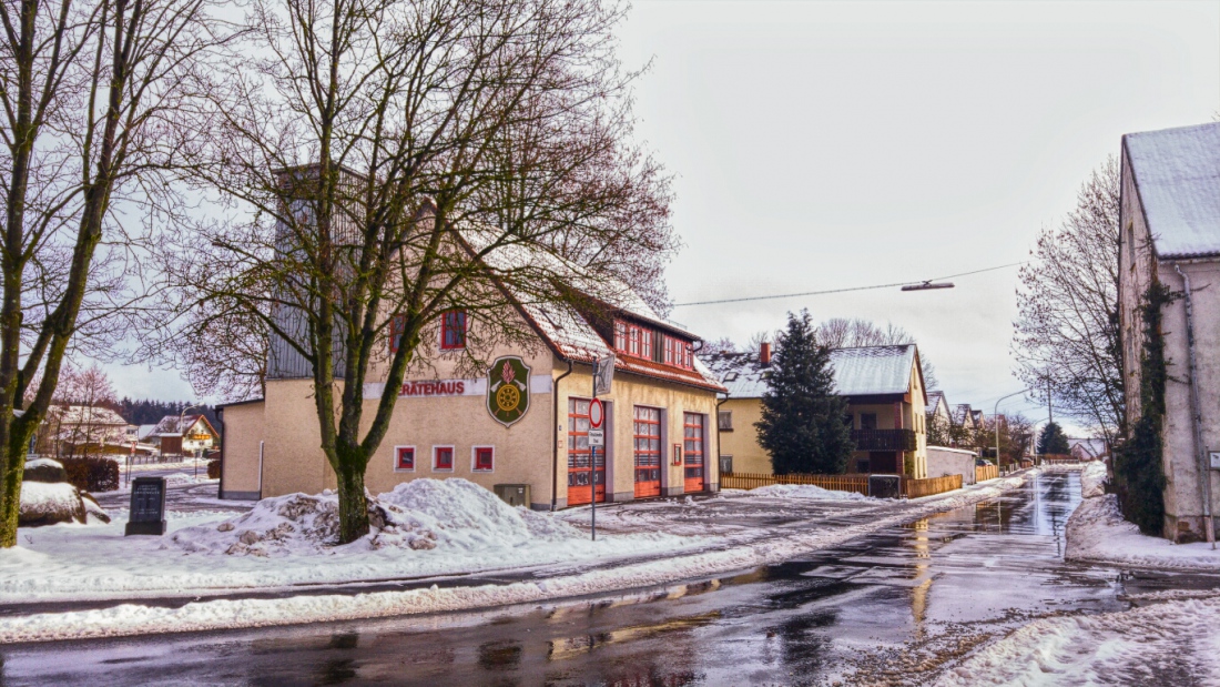 Foto: Martin Zehrer - Wandern von Kemnath nach Immenreuth: <br />
Das Feuerwehrhaus von Immenreuth... 