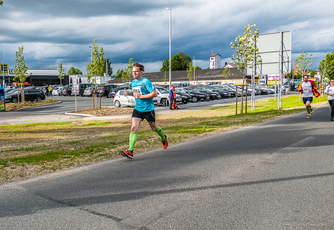 Foto: Martin Zehrer - Nofi-Lauf 2017: Start am Stadtplatz und Ziel beim Siemens... 5,9 Kilometer durch Kemnath und rund herum. Mehr als 8000 Teilnehmer fanden sich in Kemnath zusammen um die S 