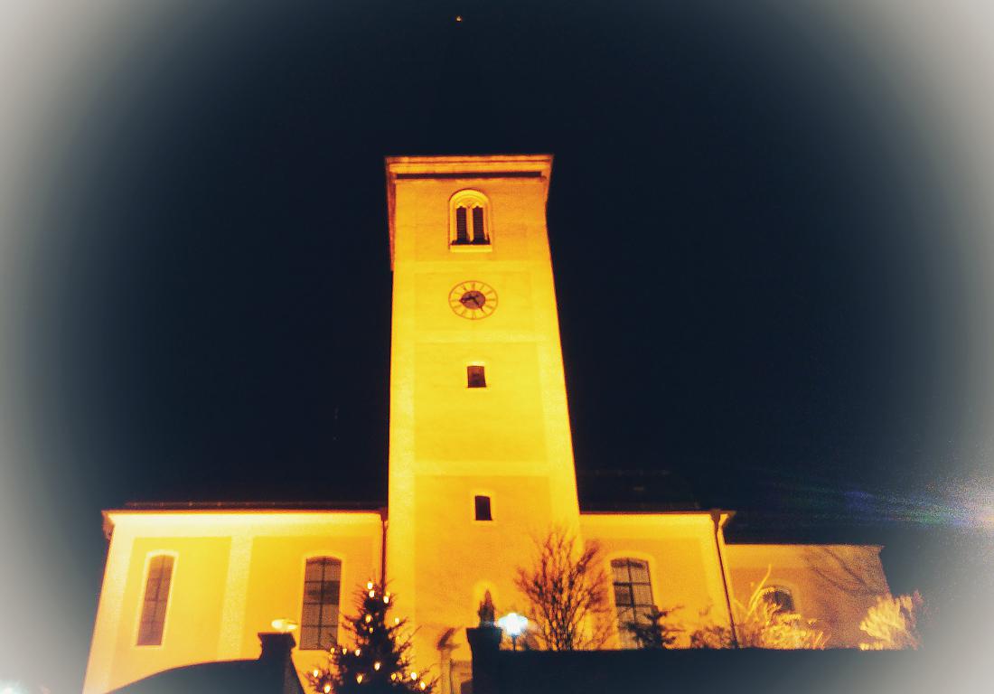 Foto: Jenny Müller - Kulmainer Kirche bei Nacht... 