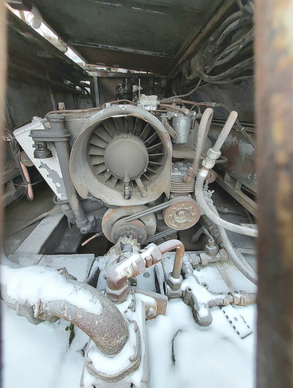 Foto: Martin Zehrer - Ein luftgekühlter Deutz Motor in einem Faun-LKW, der früher die Schlacke der Maxhütte transportierte. 