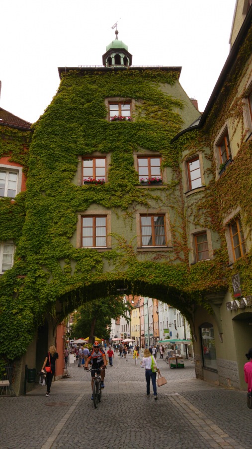 Foto: Martin Zehrer - Unterwegs in Weiden...<br />
Durchs grüne Tor in die Altstadt 