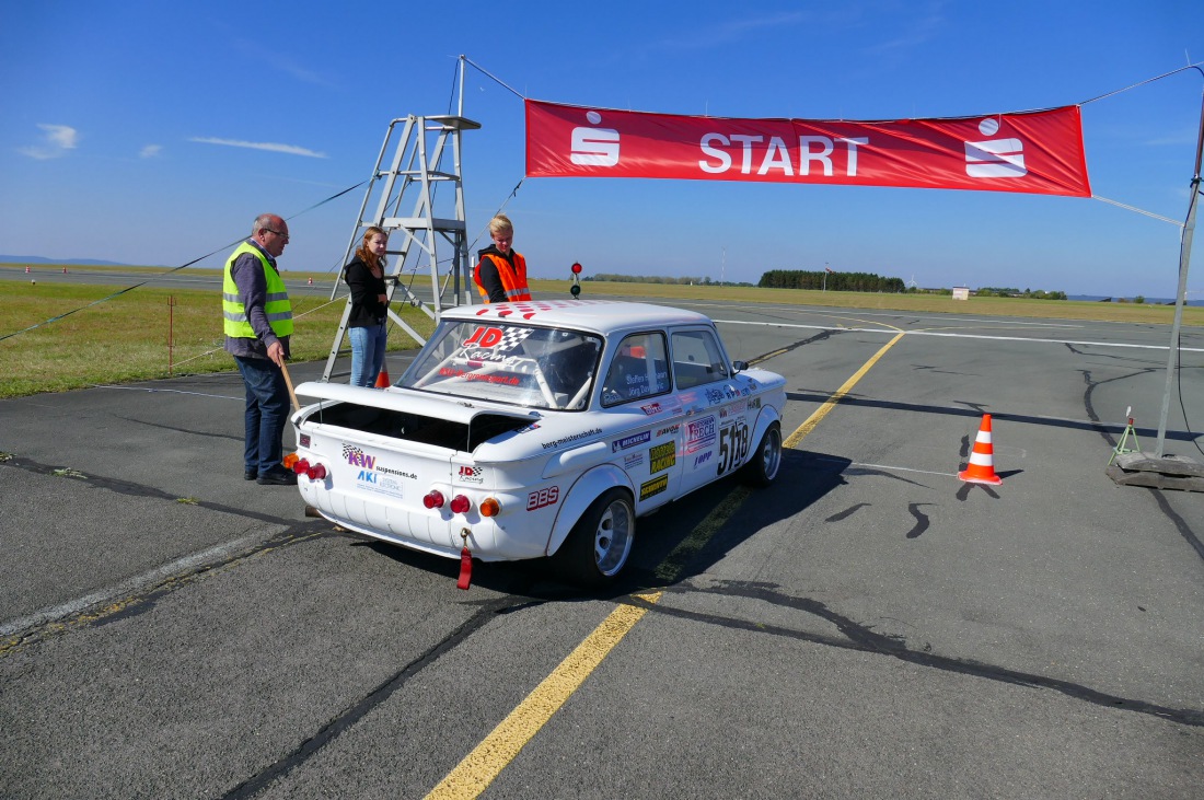 Foto: Martin Zehrer - Kurvenjäger - NSU Prinz am Start<br />
<br />
Bindlach nsu prinz slalom flugplatzslalom msc sophiental rennsport motorsport vw polo bmw ford opel kadett audi 50 renault twingo 