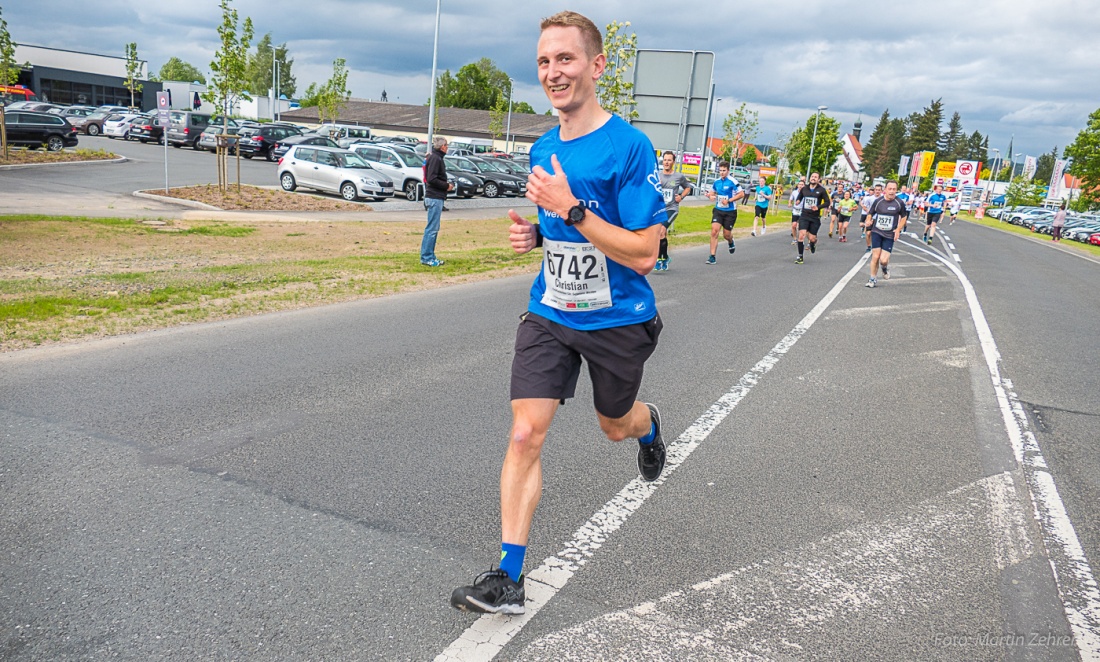Foto: Martin Zehrer - Nofi-Lauf 2017: Start am Stadtplatz und Ziel beim Siemens... 5,9 Kilometer durch Kemnath und rund herum. Mehr als 8000 Teilnehmer fanden sich in Kemnath zusammen um die S 