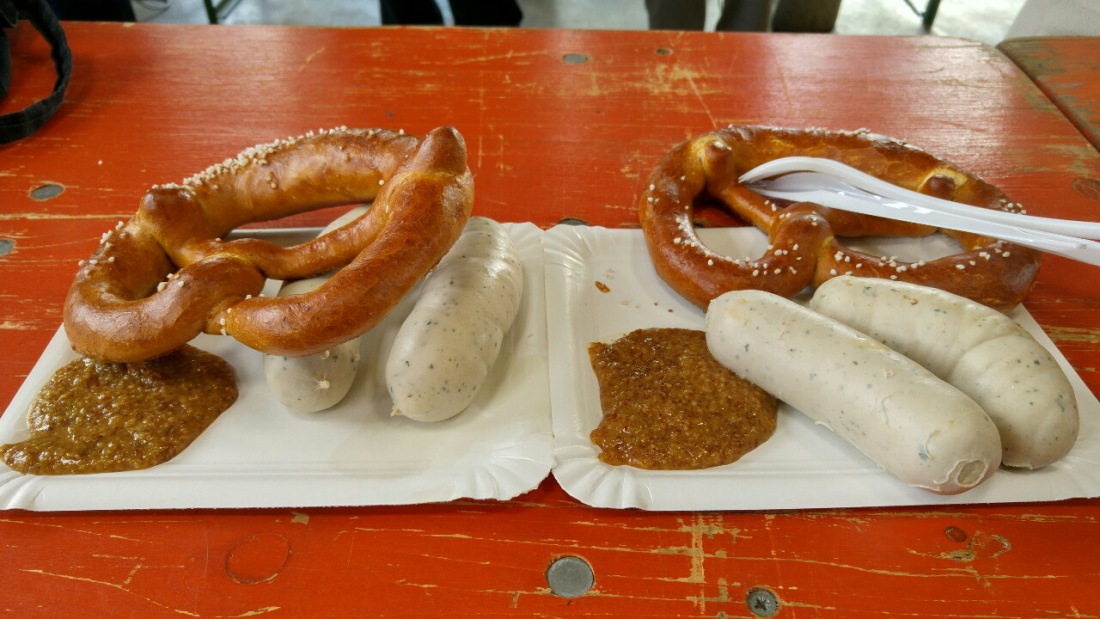 Foto: Martin Zehrer - Weißwurscht - weils Wurst is...20 Jahre HOWA in Neusorg... Ein zünftiges Jubiläum für die Jungen und die Alten. Zahlreiche Land- & Forstmaschinen wurden ausgestellt, in d 