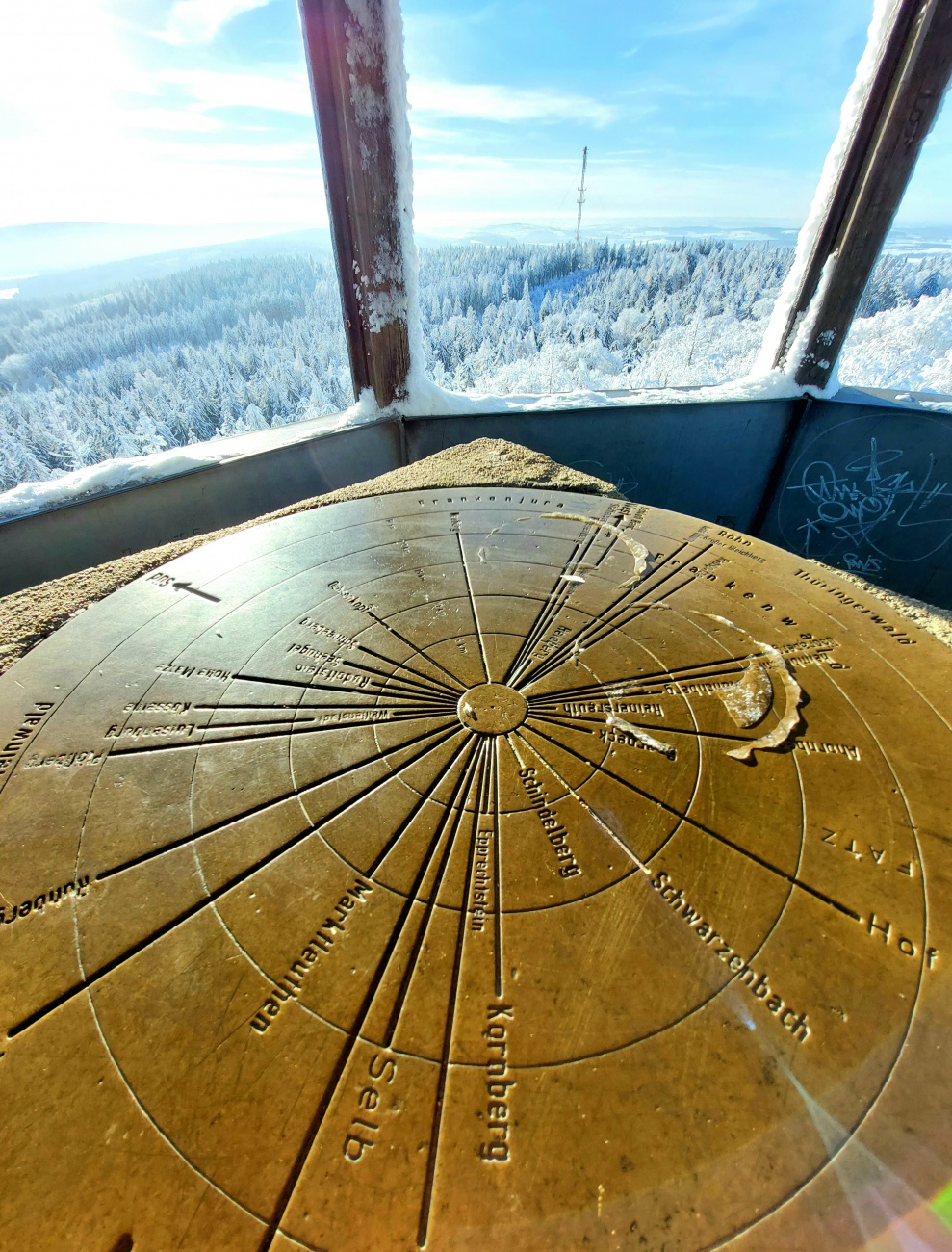 Foto: Martin Zehrer - Wunderschöne Winterzeit am 13. Dezember 2022, am Waldstein.<br />
<br />
Es war ein extrem sonniger, klarer Tag am Waldstein im Fichtelgebirge.<br />
Die Temperatur ging von Früh -16 Gr 