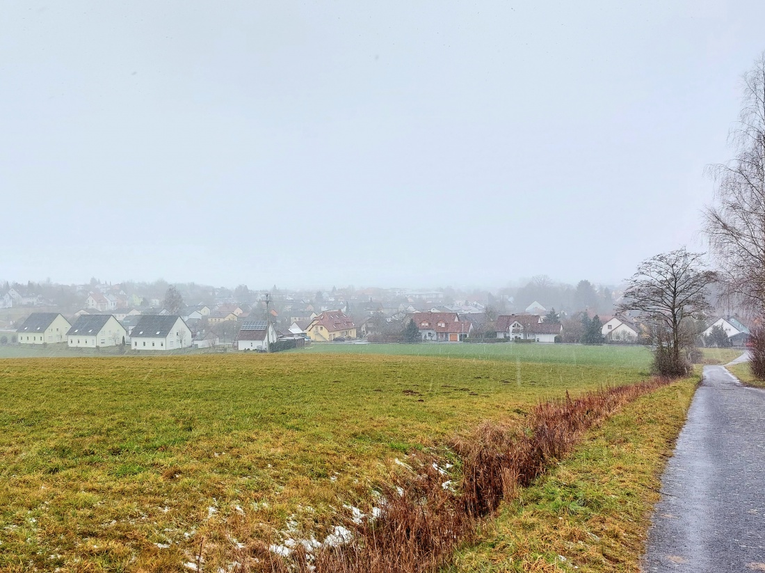 Foto: Martin Zehrer - Blick über Kemnath... Graupelwetter... 